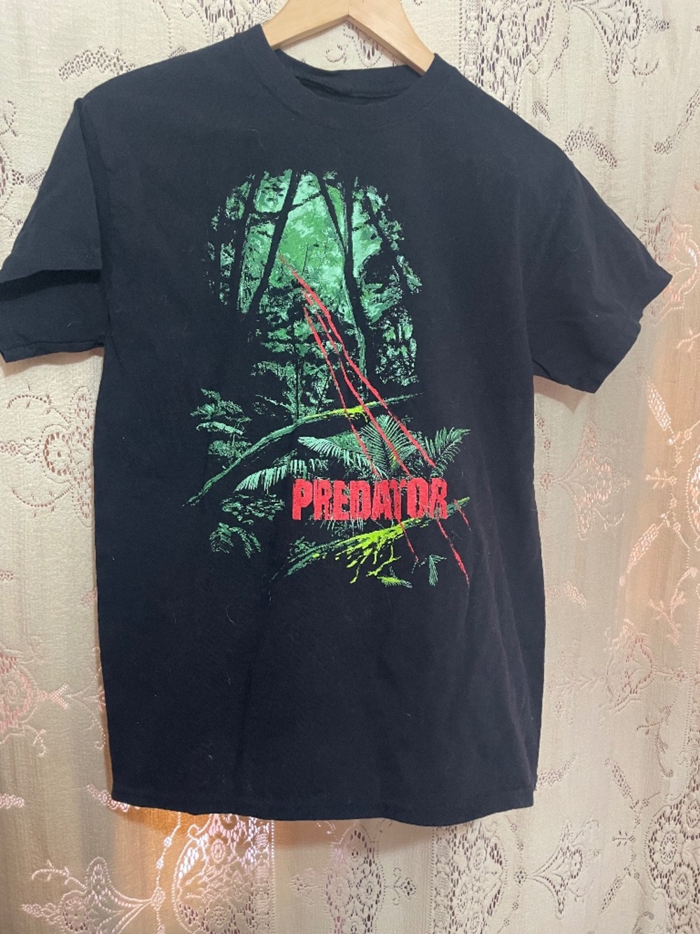 Lootwear: predator shirt